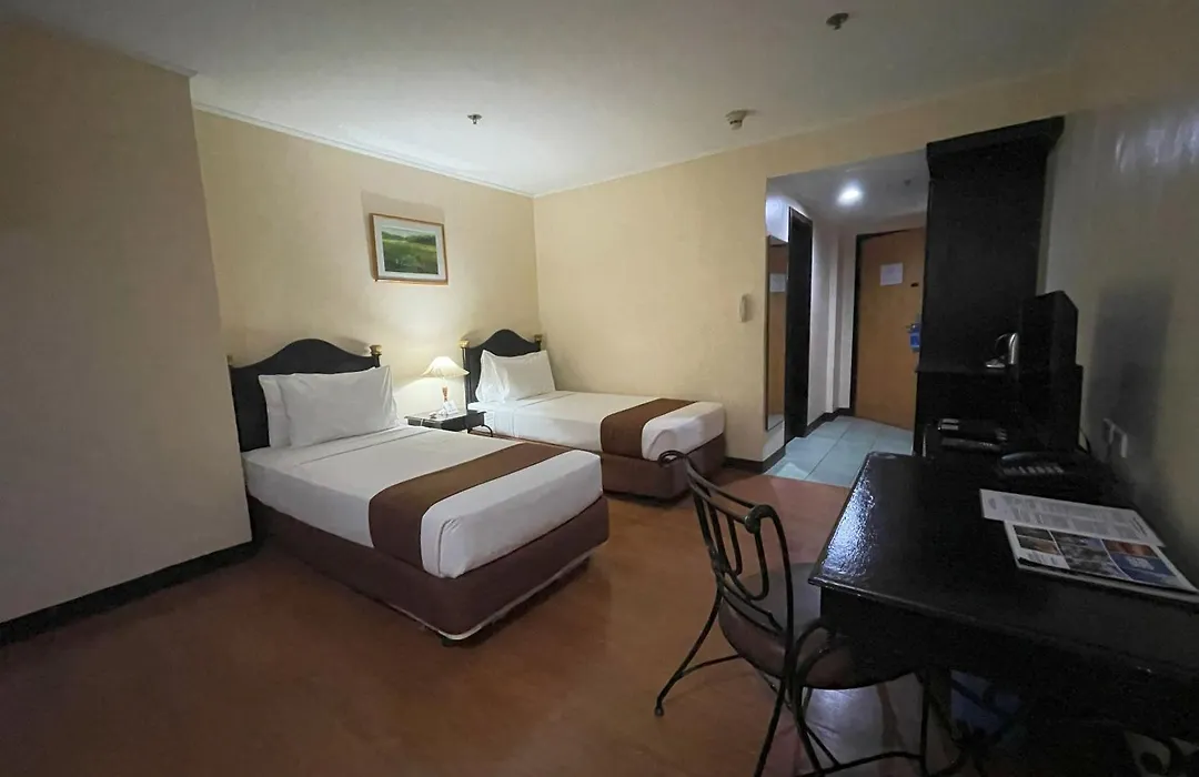 Golden Peak Hotel & Suites Powered By Cocotel-1