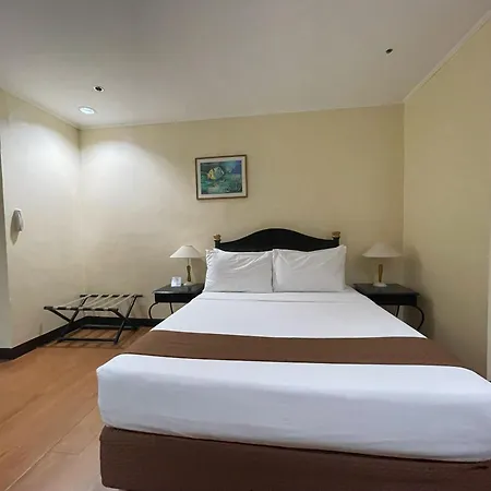 Golden Peak Hotel & Suites Powered By Cocotel-2